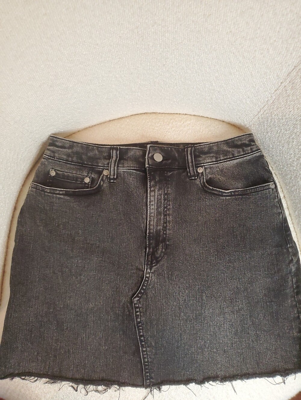 Banana Republic Black Wash Denim Mini Skirt Women's Size 6 Frayed Hem - Picture 1 of 6